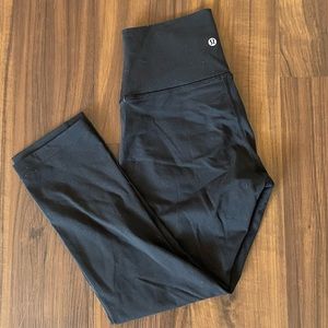 Lululemon black wunder under high rise cropped leggings size 6
